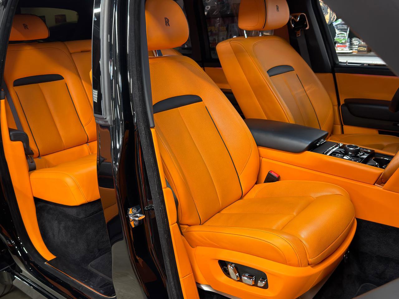 Used 2025 Rolls-Royce Cullinan AWD/4WD image 22