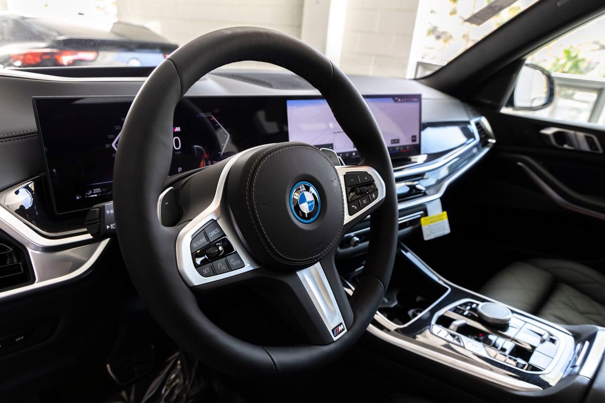New 2026 BMW X5 xDrive50e image 17