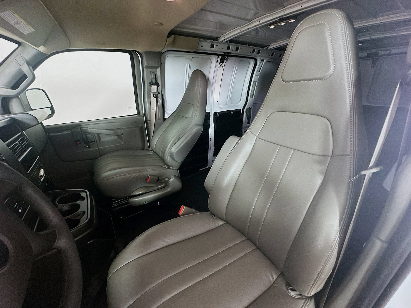 Used 2025 Chevrolet Express 2500 w/ Enhanced Convenience Package RWD image 32