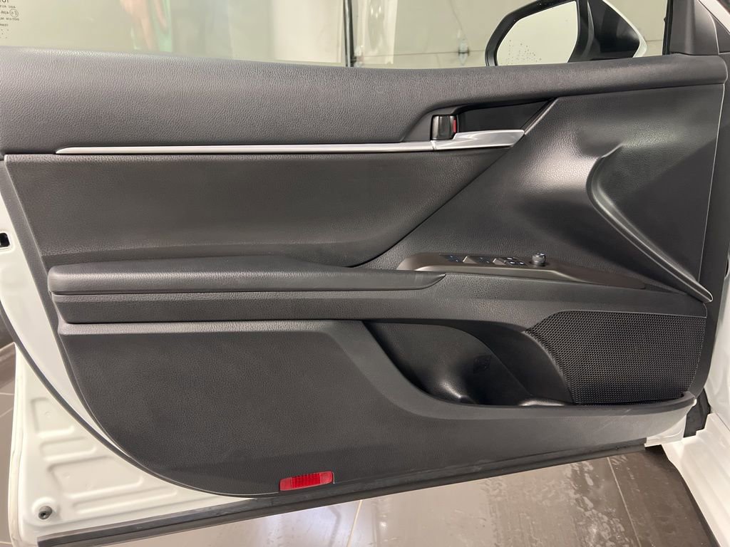 Used 2023 Toyota Camry SE w/ Blackout Package (TMS) image 29