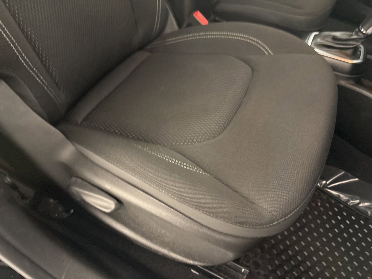 Used 2023 Jeep Renegade Altitude w/ Sun/Sound Group image 27