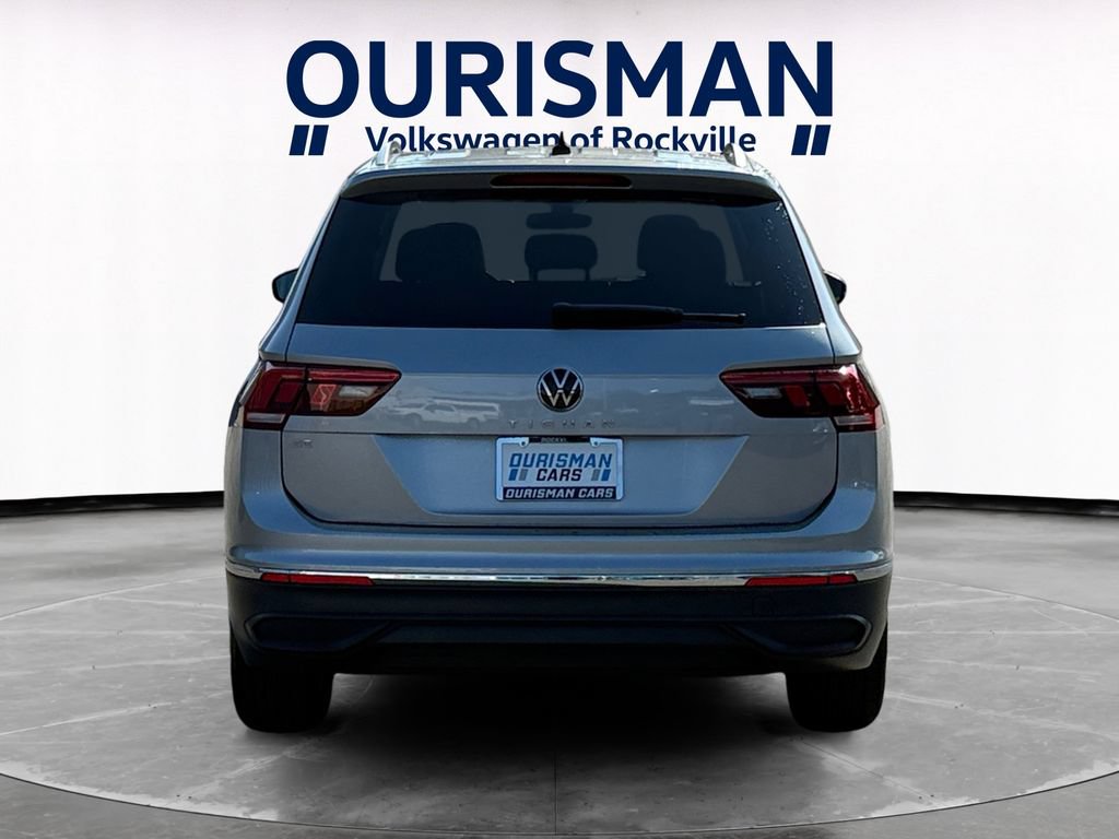 Used 2023 Volkswagen Tiguan SE w/ Panoramic Sunroof Package FWD image 5