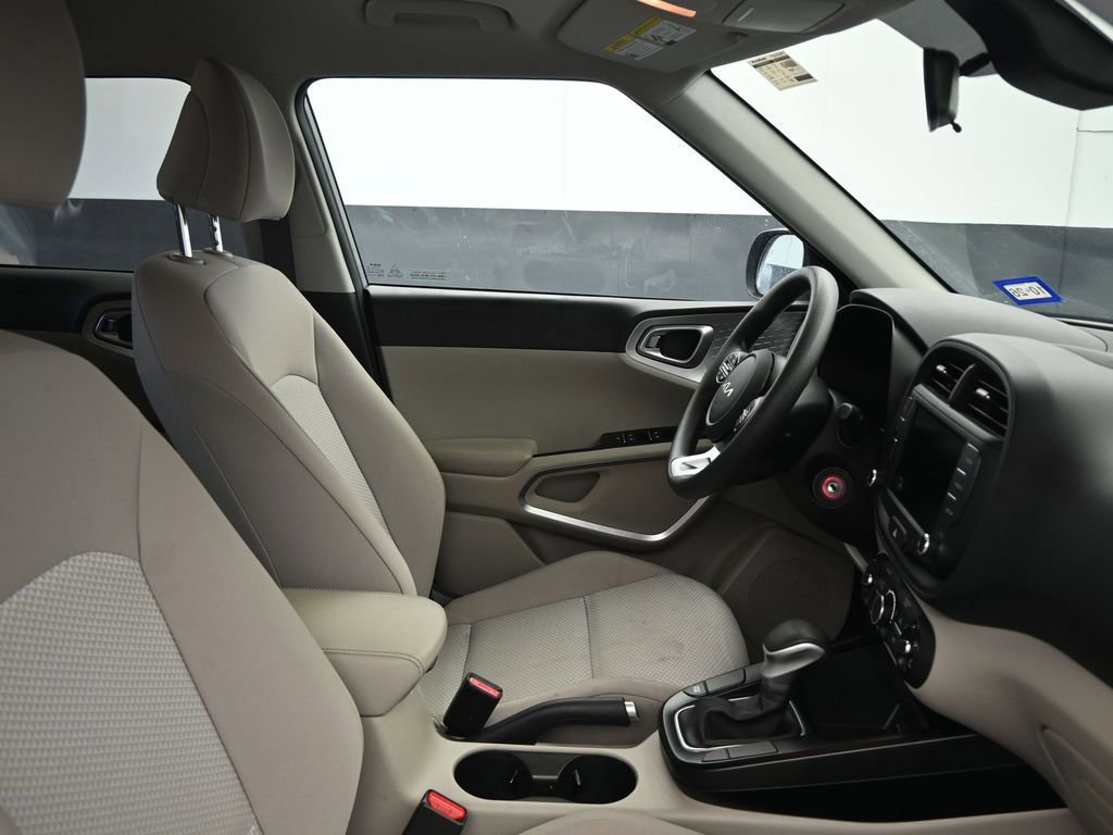 Used 2025 Kia Soul LX w/ LX Technology Package image 10