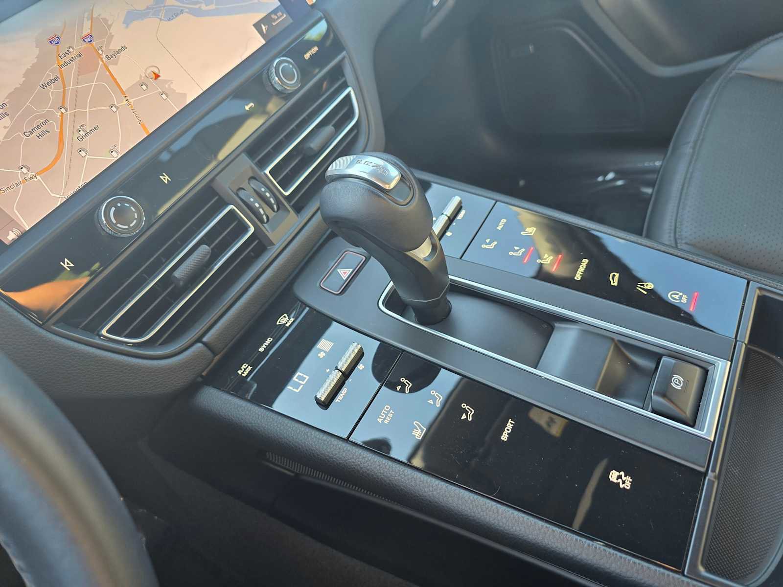 Used 2022 Porsche Macan image 30