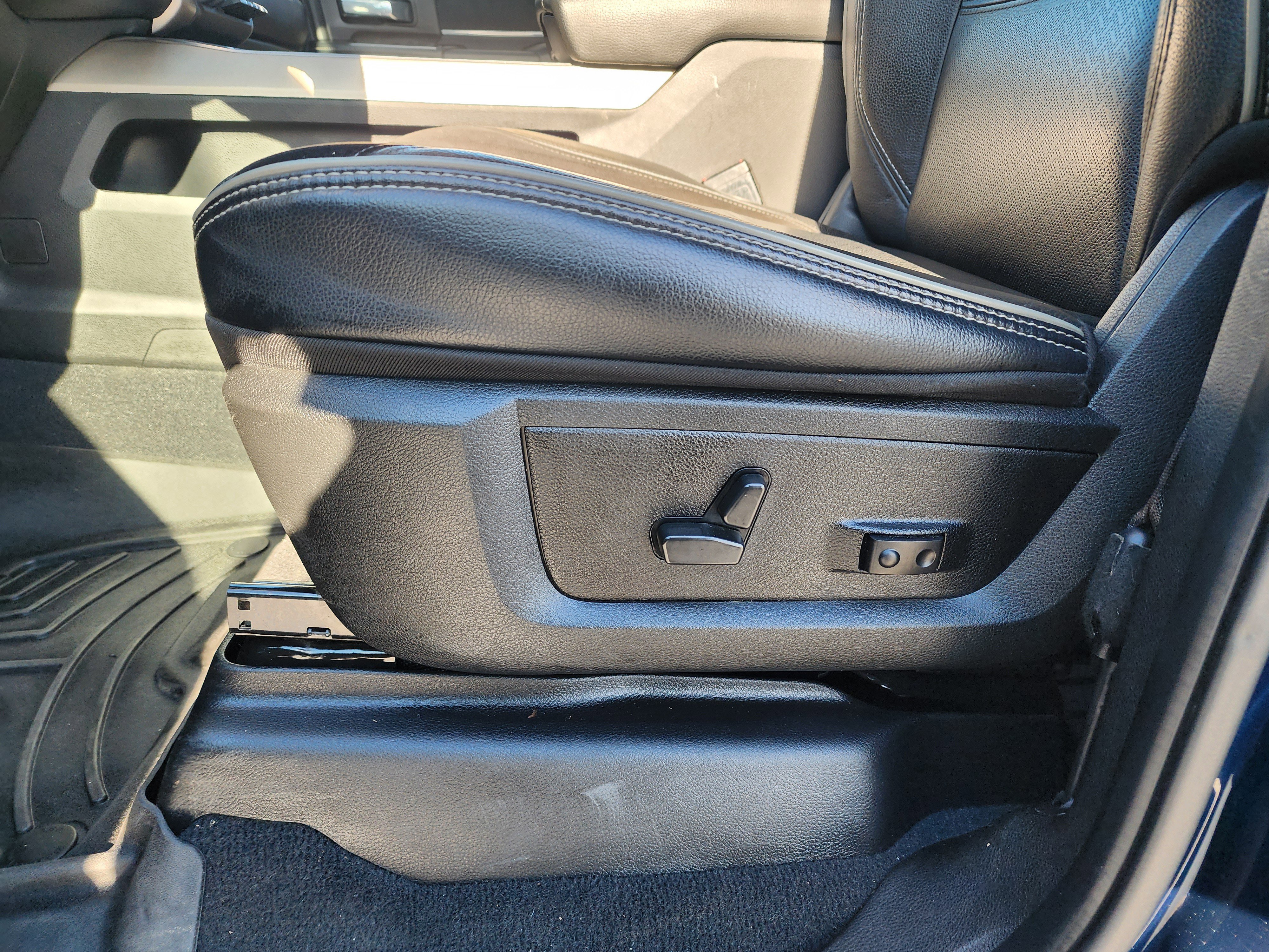 Used 2022 RAM 2500 Laramie w/ Body Color Bumper Group image 28