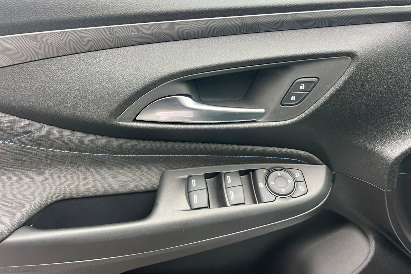 New 2026 Buick Envista Sport Touring w/ Advanced Safety Package image 9