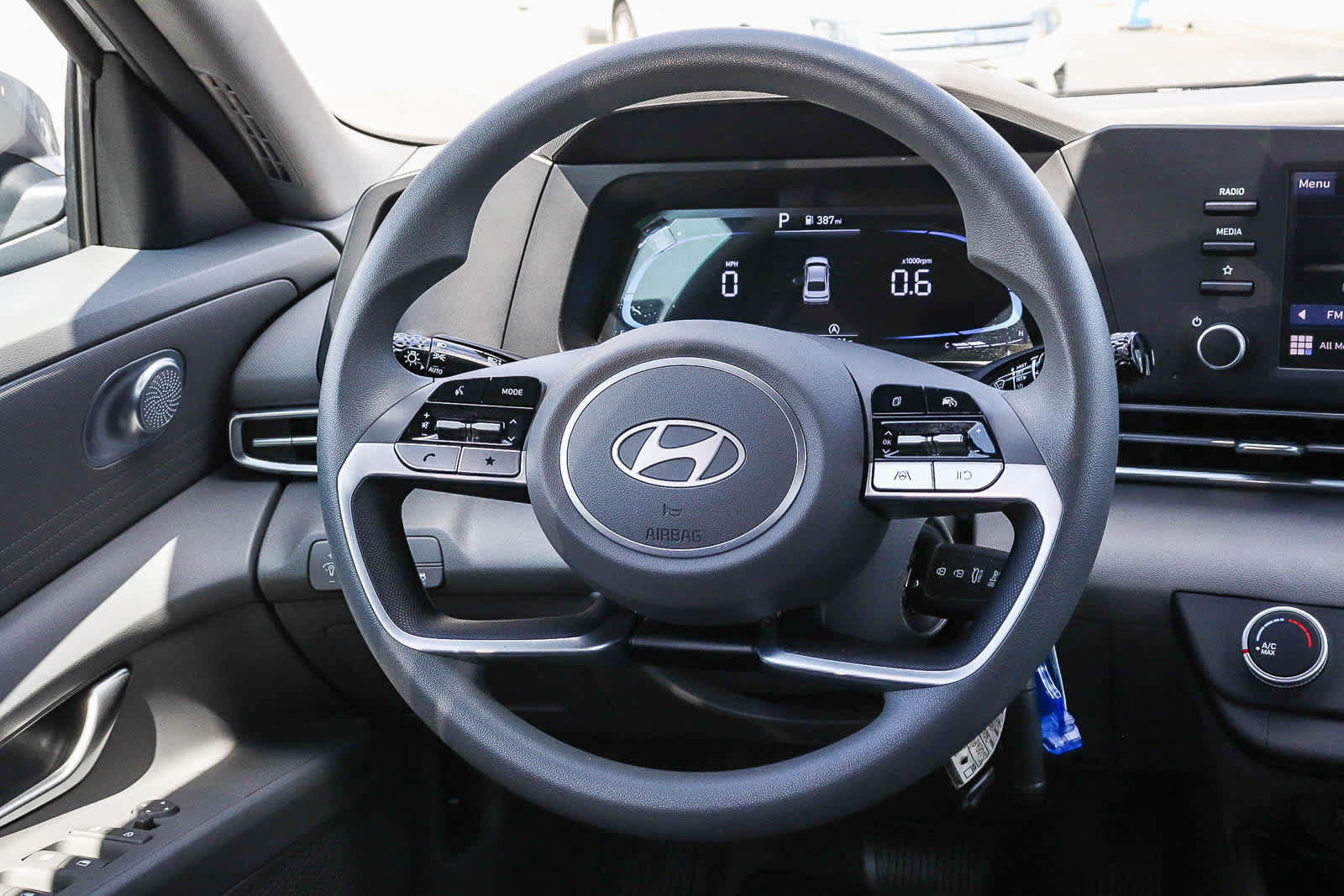 Used 2025 Hyundai Elantra SE w/ Cargo Package FWD image 21