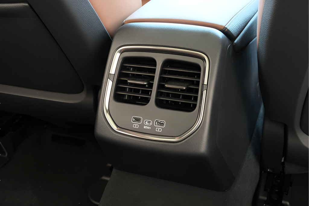 New 2025 VinFast VF 8 Plus AWD/4WD image 26
