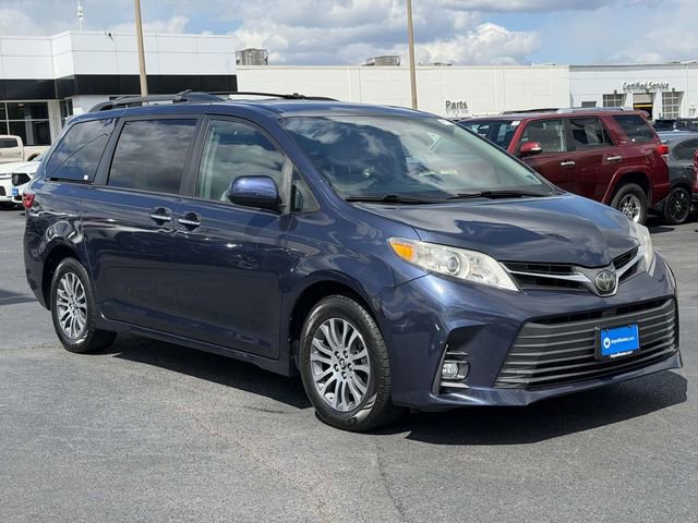 Used 2018 Toyota Sienna XLE w/ XLE Navigation Package image 1