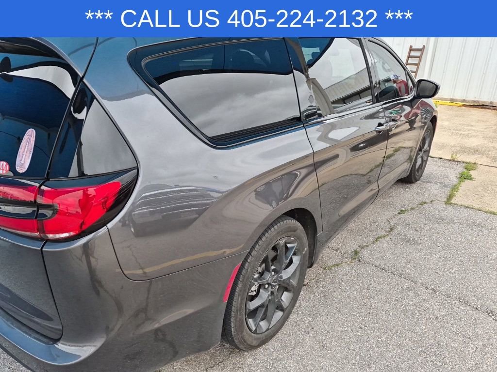 Used 2021 Chrysler Pacifica Touring w/ S Appearance Package image 15
