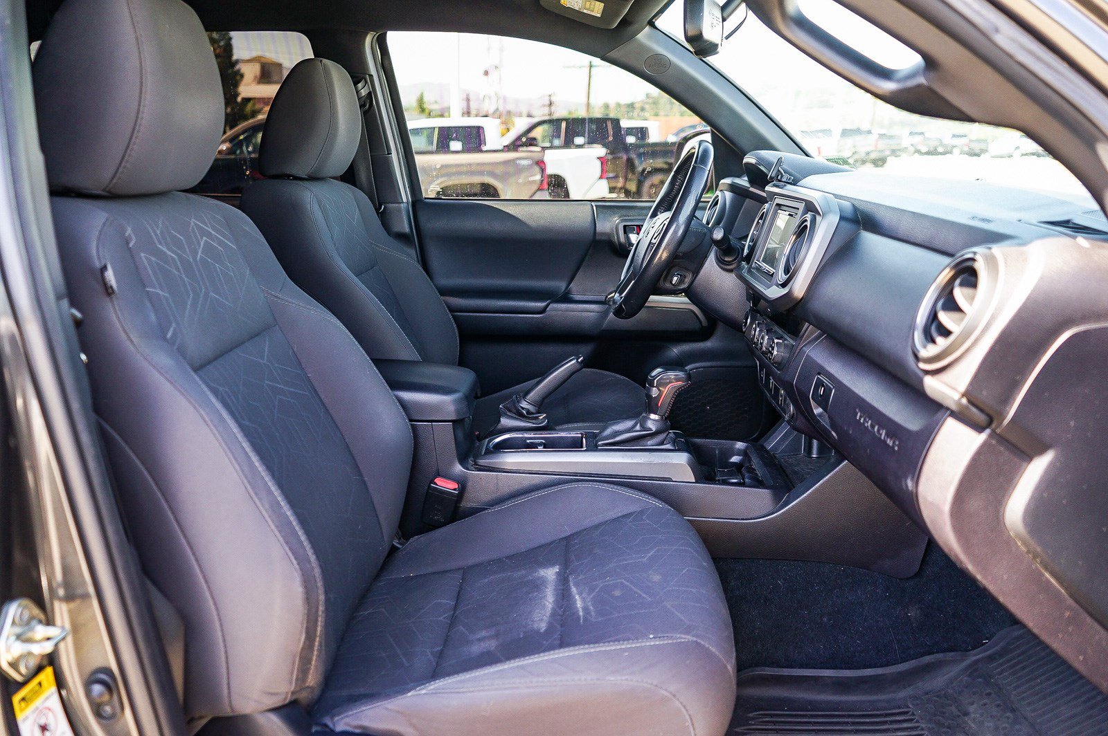 Used 2017 Toyota Tacoma TRD Sport w/ Tow Package RWD image 17