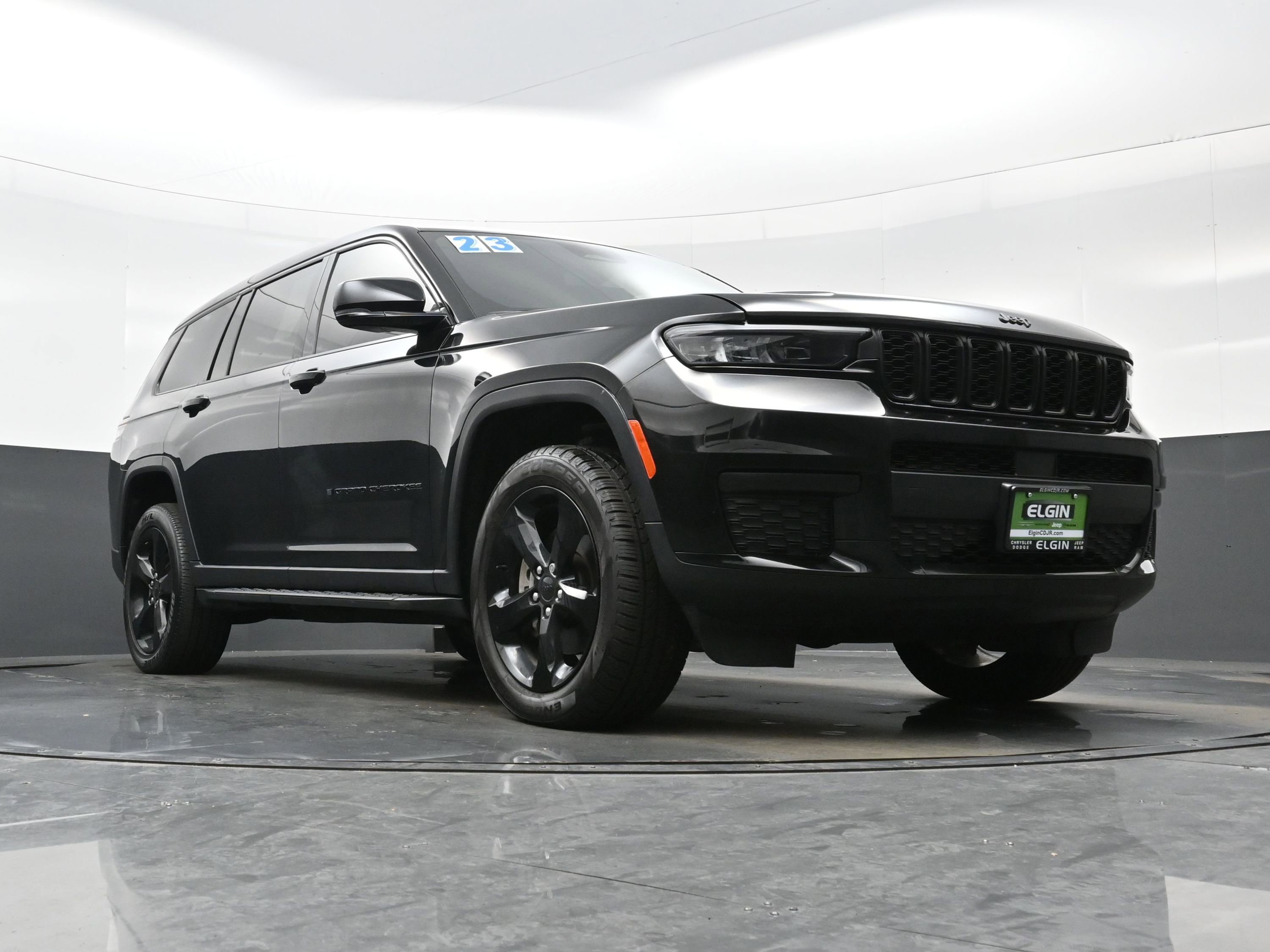 Used 2023 Jeep Grand Cherokee L Laredo image 32