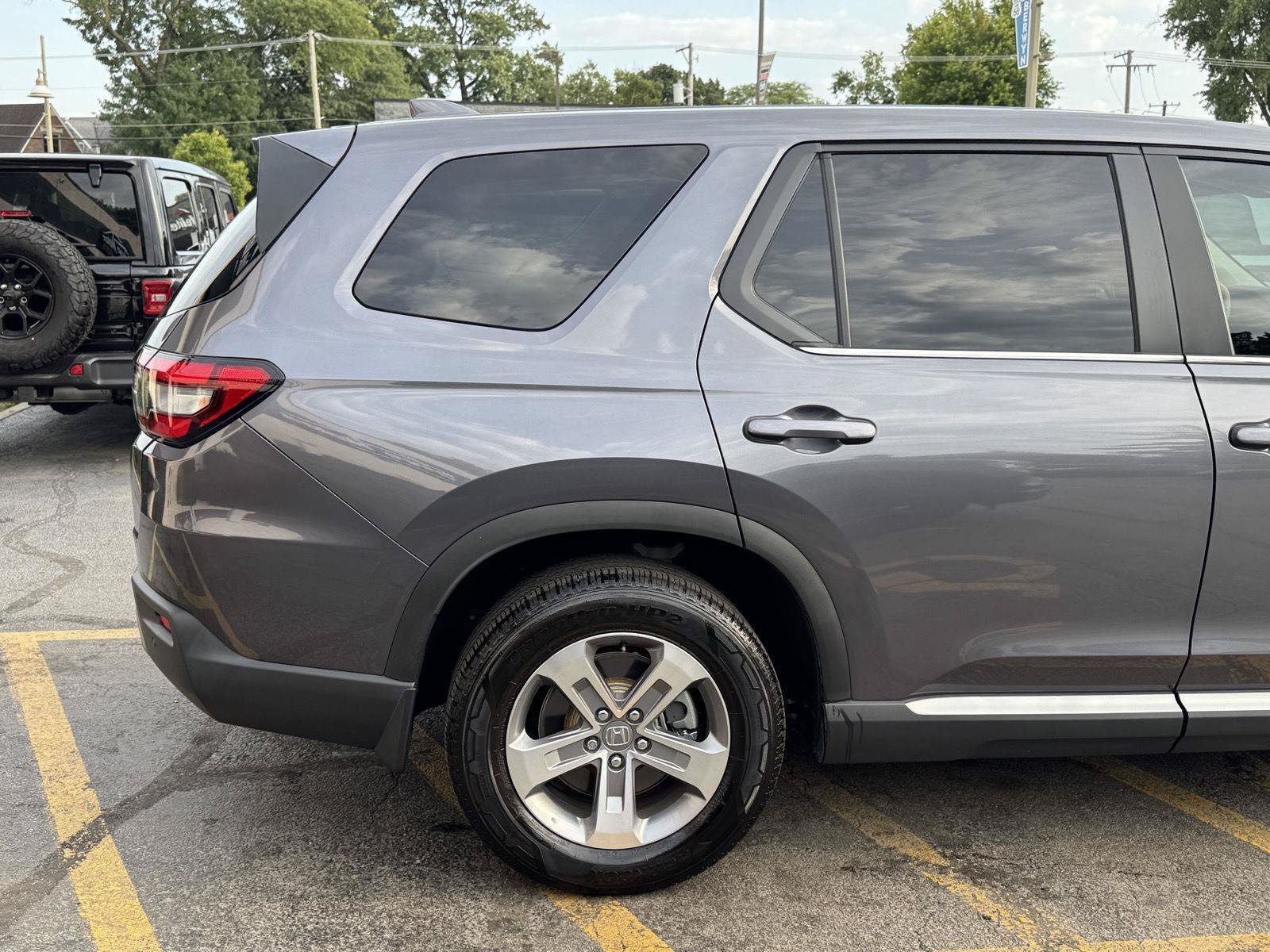 Used 2025 Honda Pilot EX-L image 11