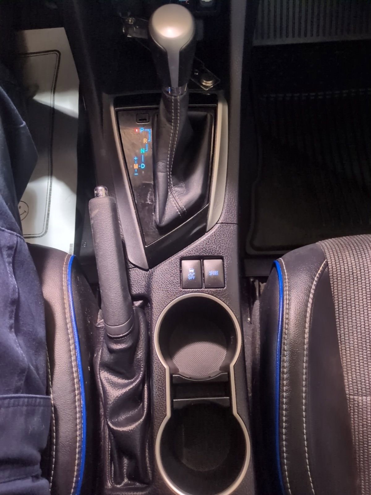 Used 2017 Toyota Corolla SE w/ SE Premium Package image 19