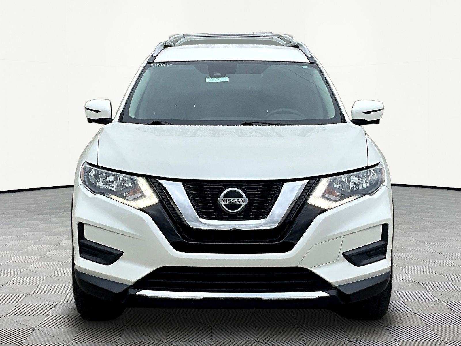Used 2019 Nissan Rogue SV w/ Premium Package FWD image 2