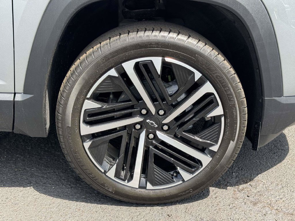 New 2026 Chevrolet Equinox RS w/ Safety and Technology Package FWD image 26