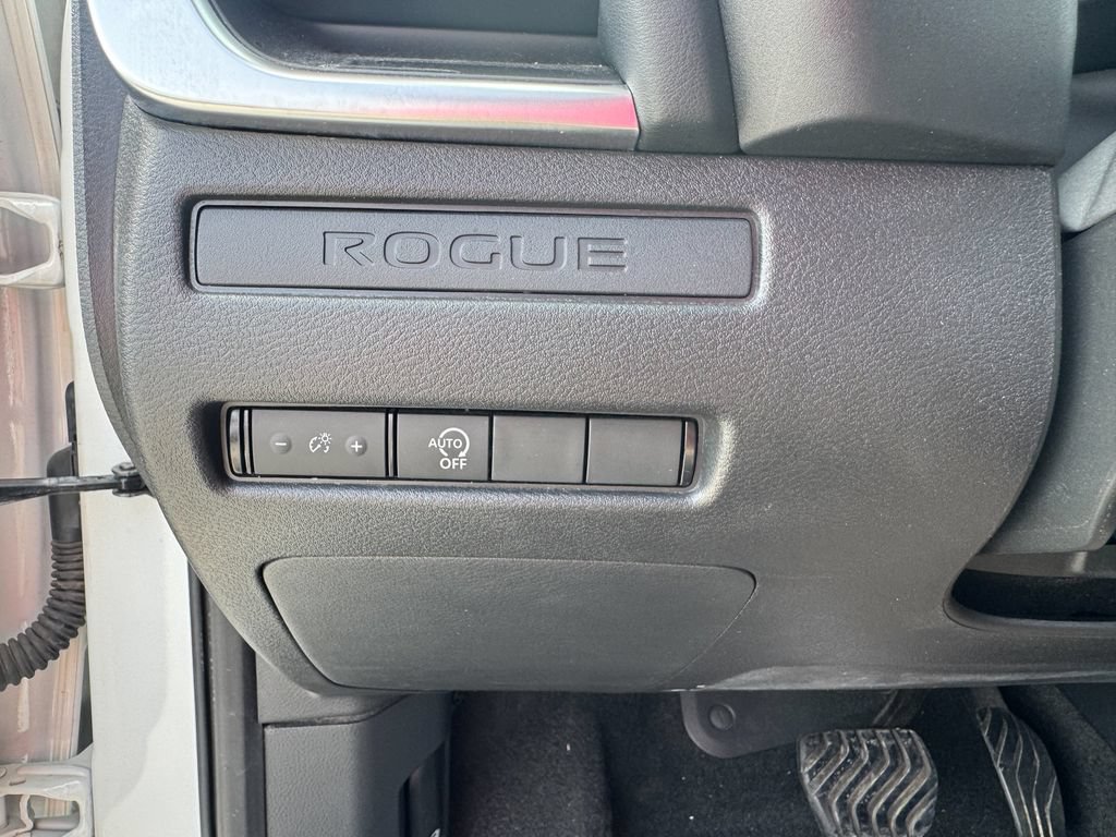 Used 2023 Nissan Rogue S AWD/4WD image 15
