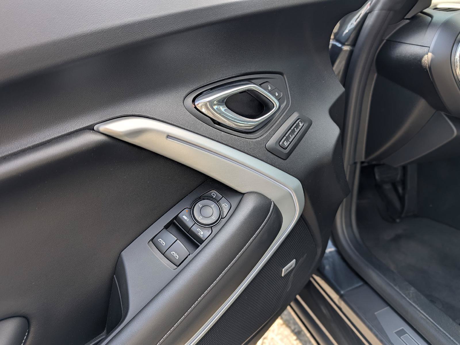 Used 2018 Chevrolet Camaro SS RWD image 41