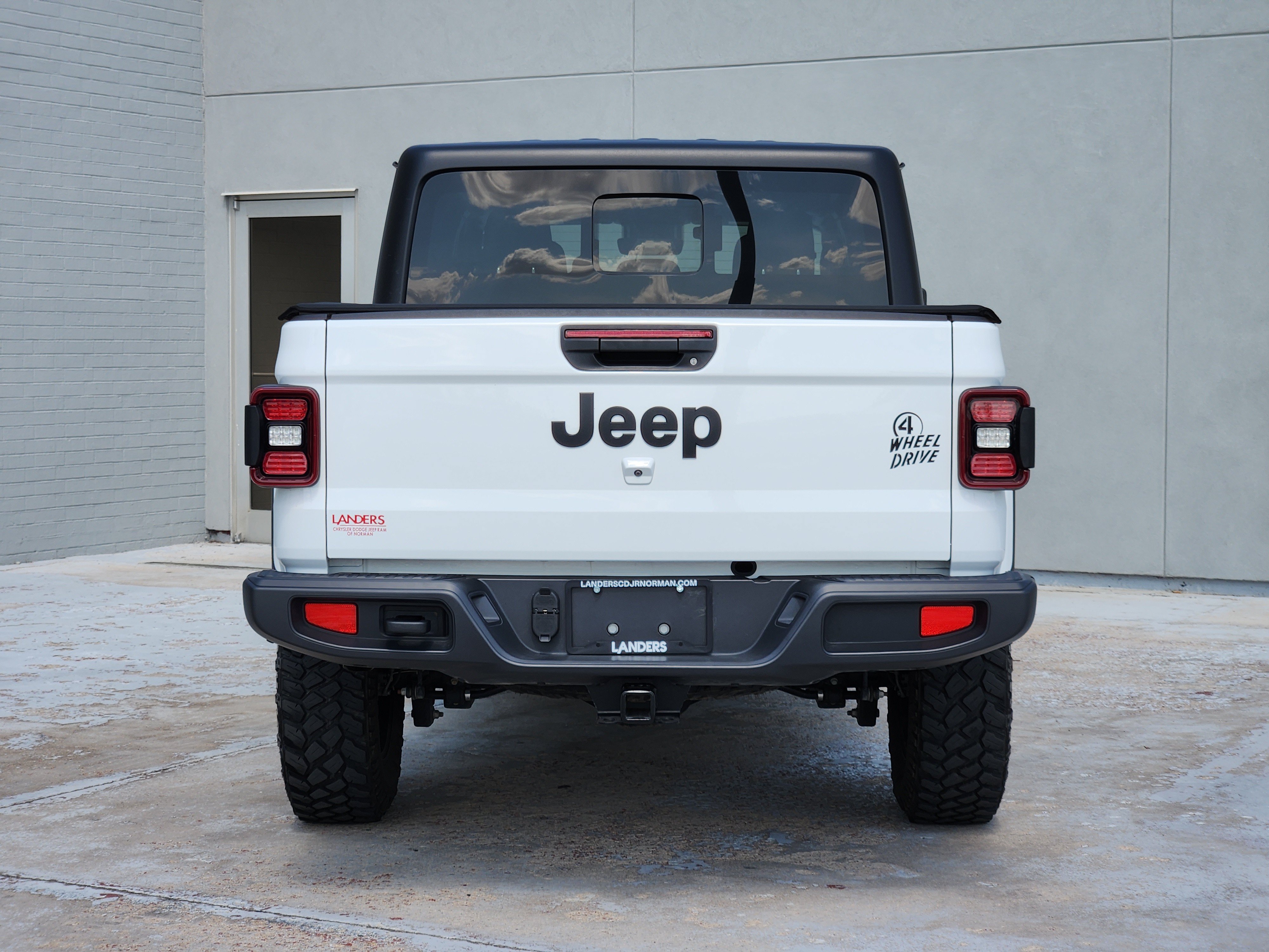 Used 2024 Jeep Gladiator Sport AWD/4WD image 7