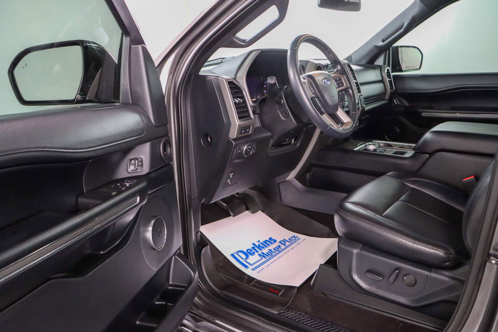 Used 2021 Ford Expedition XLT image 3