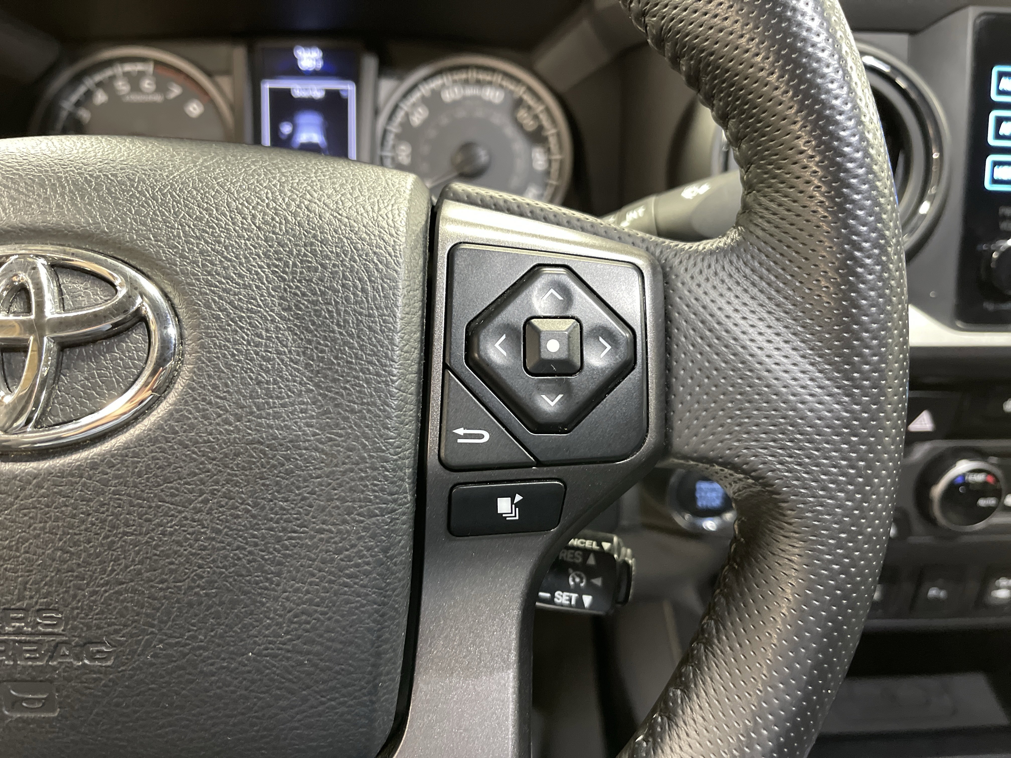 Used 2016 Toyota Tacoma TRD Off-Road image 21