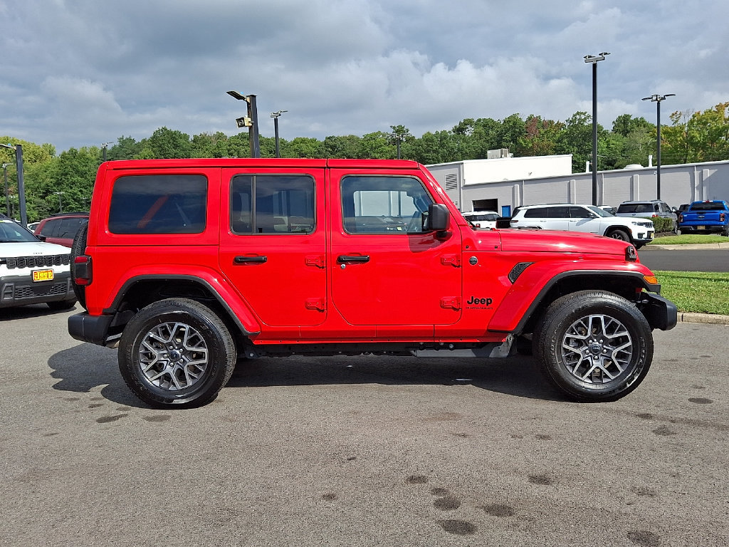 Certified 2026 Jeep Wrangler Unlimited Sahara AWD/4WD image 7