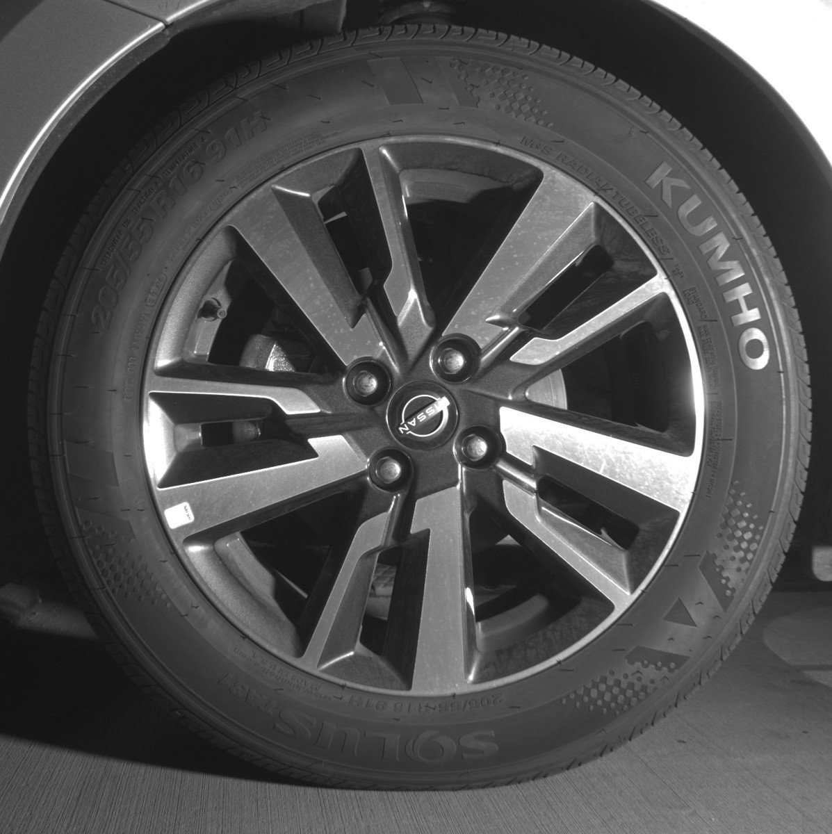 Used 2025 Nissan Versa SV image 12