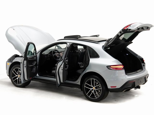 Used 2025 Porsche Macan image 32
