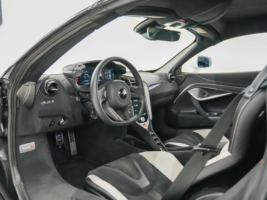 Used 2026 McLaren 750S Spider RWD image 4