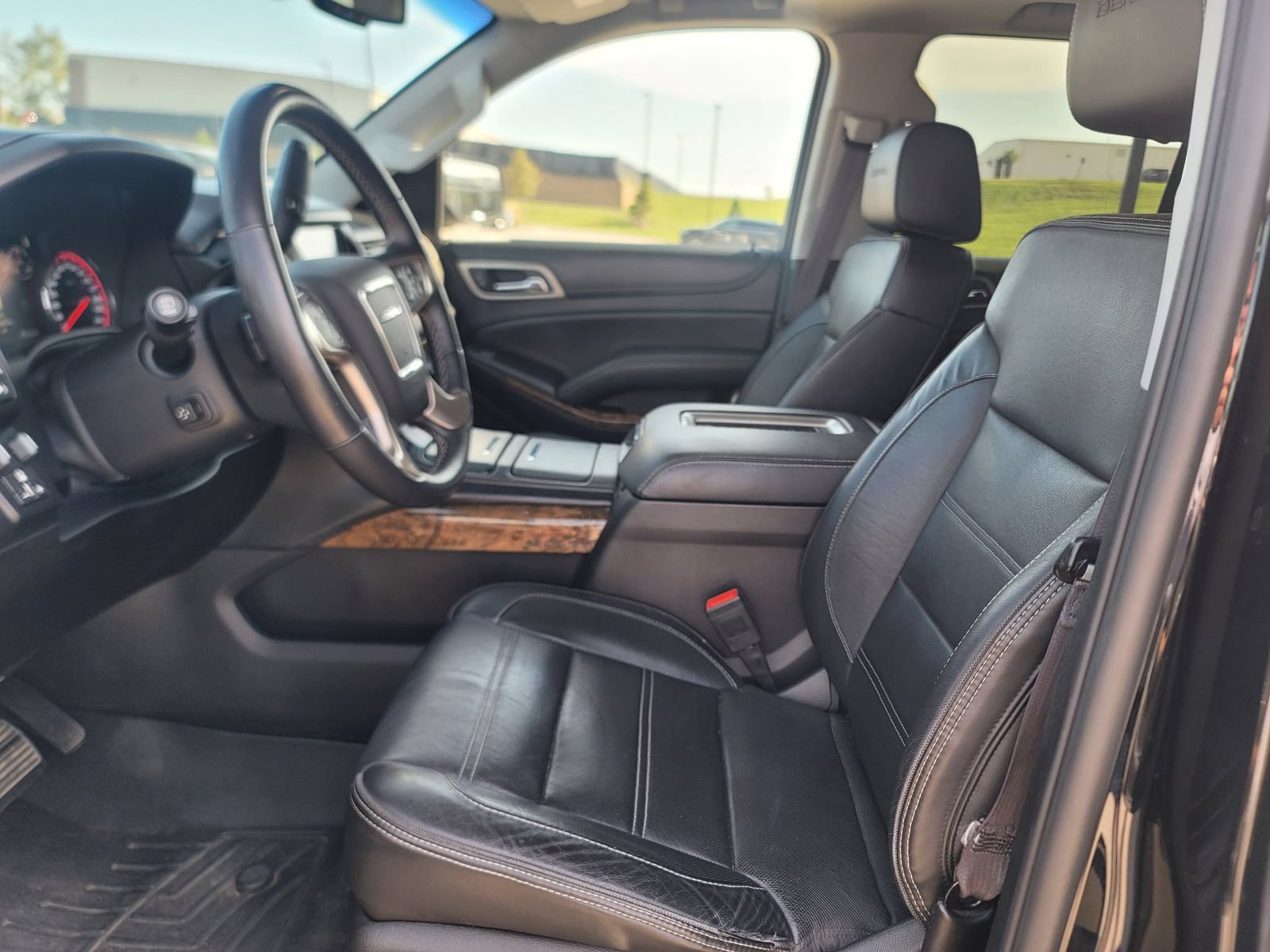 Used 2016 GMC Yukon Denali w/ Open Road Package AWD/4WD image 5