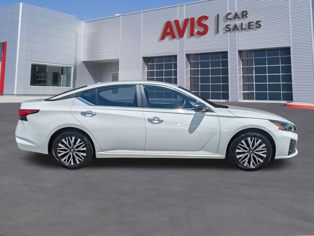 Used 2025 Nissan Altima 2.5 SV FWD image 5
