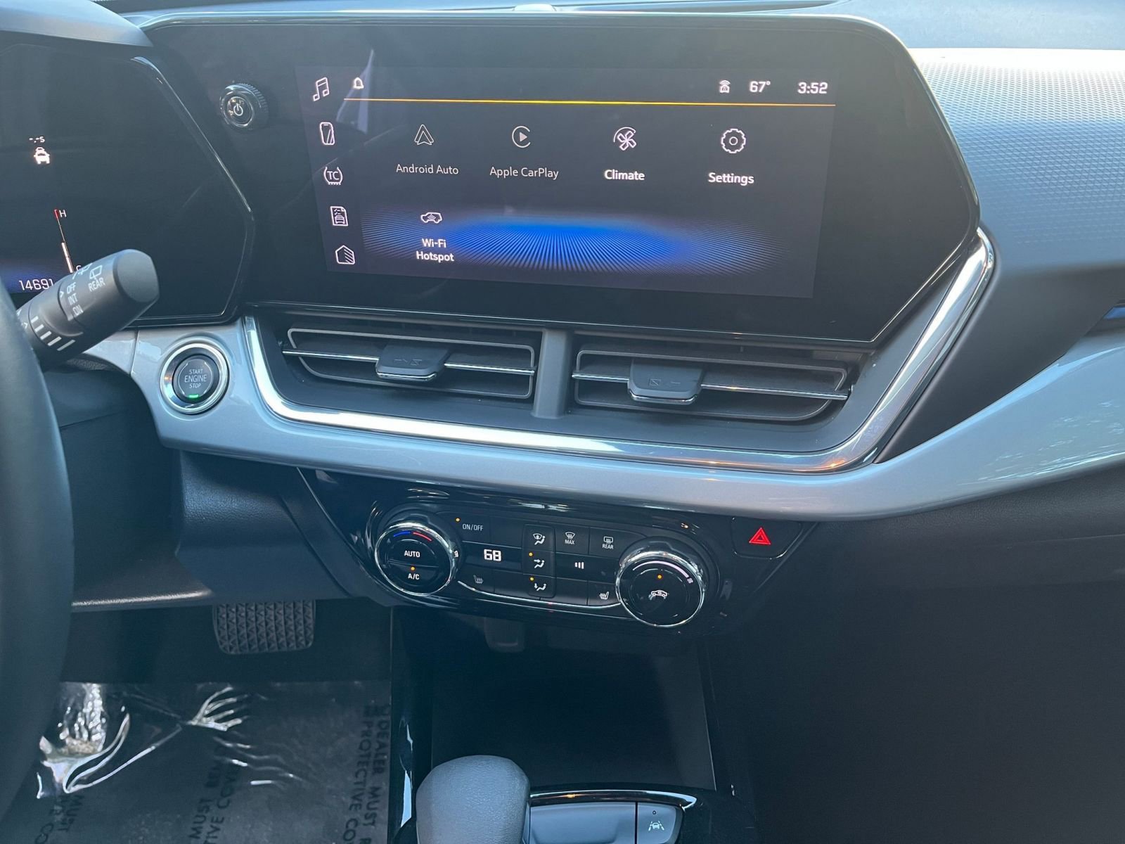 Used 2025 Chevrolet Trax LT w/ LT Convenience Package image 18