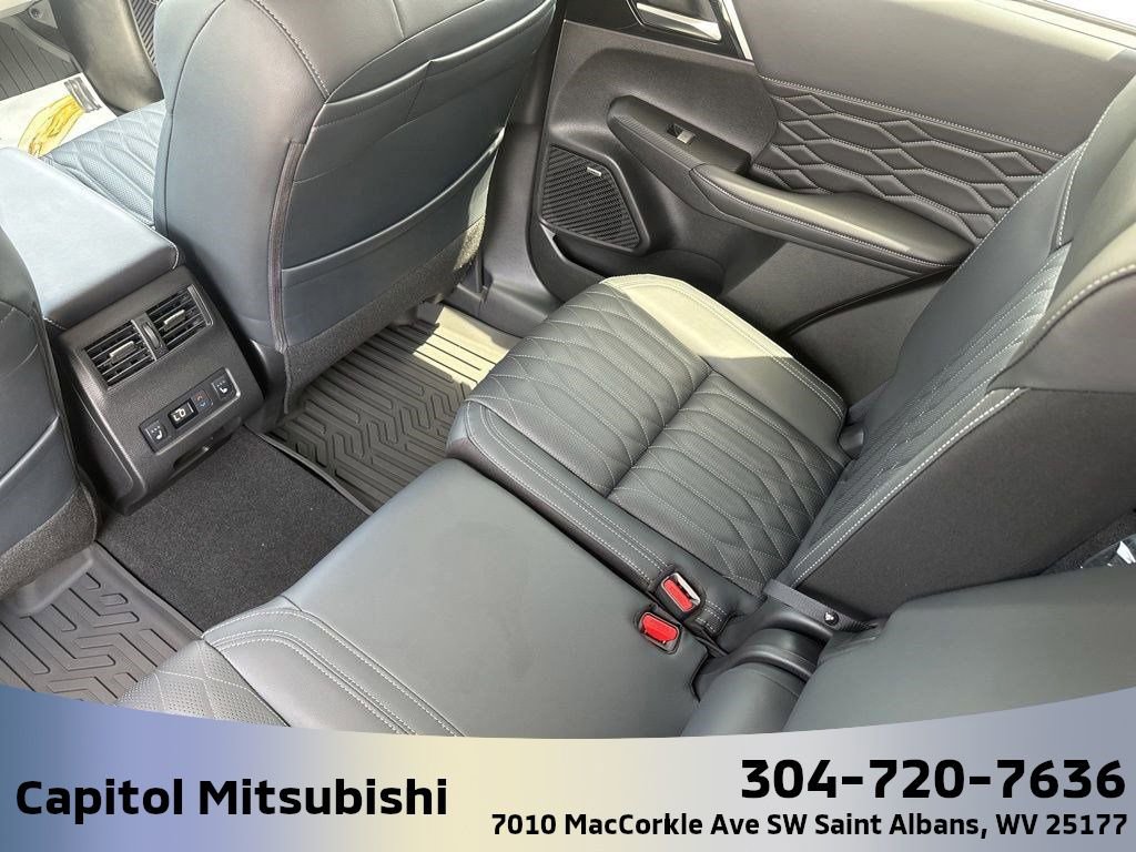 New 2025 Mitsubishi Outlander SEL image 21
