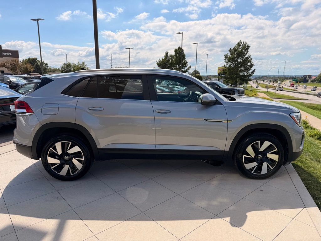 Used 2024 Volkswagen Atlas Cross Sport SE AWD/4WD image 11