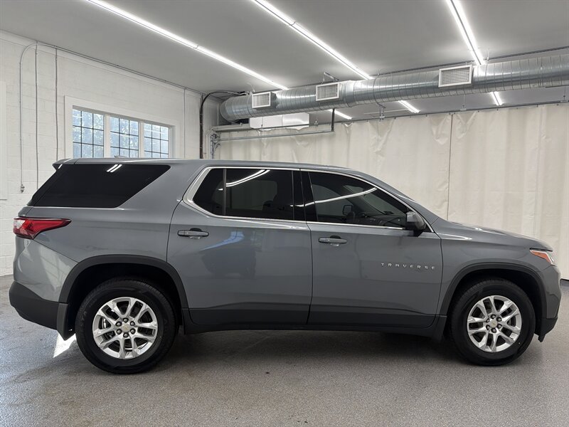 Used 2018 Chevrolet Traverse LS AWD/4WD image 4