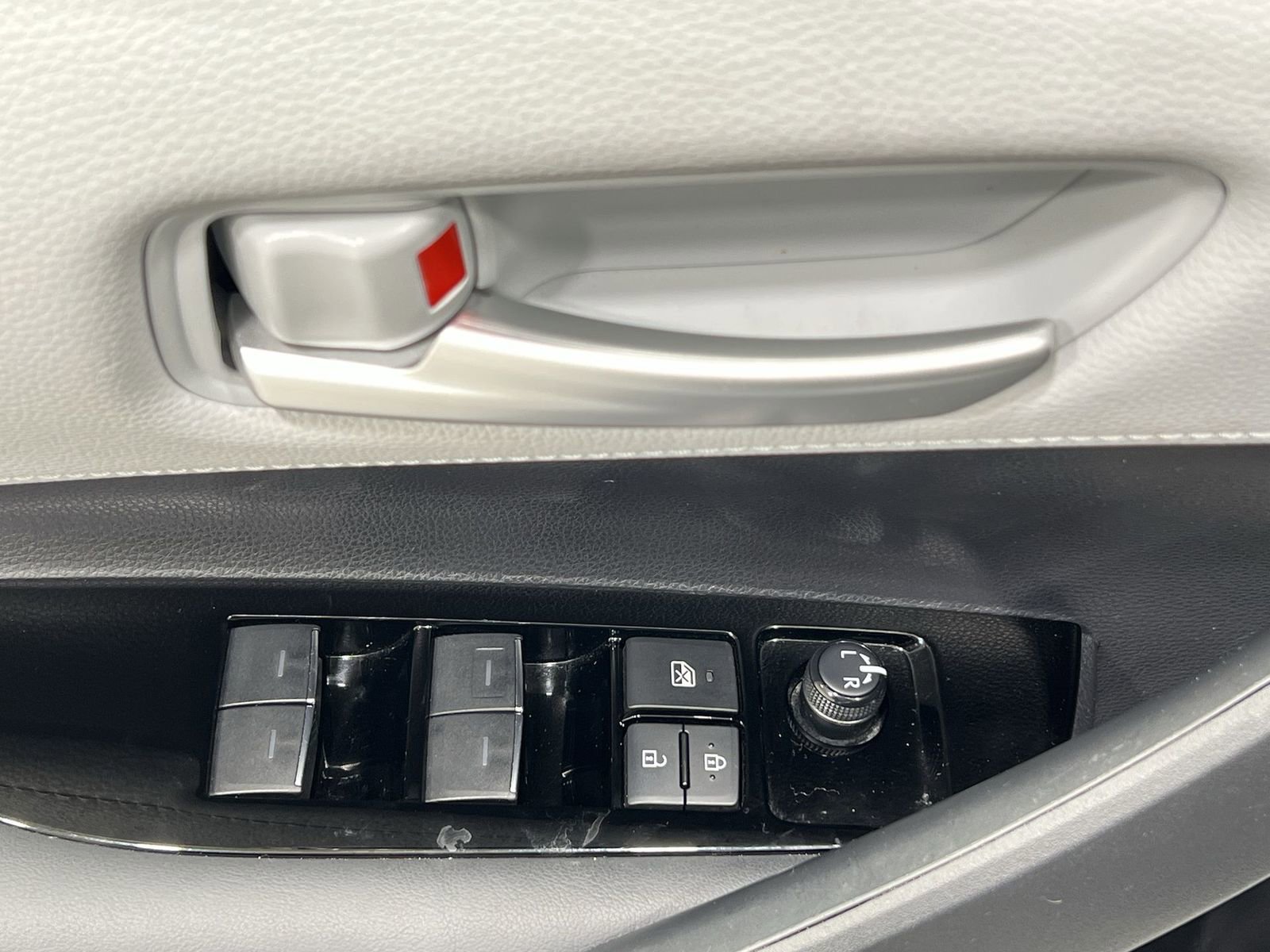 Used 2024 Toyota Corolla SE image 13