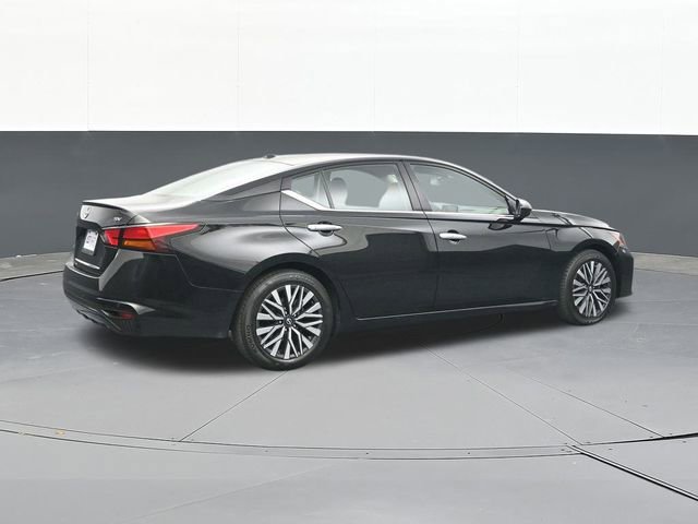 Used 2024 Nissan Altima 2.5 SV image 15