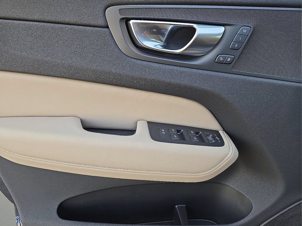 New 2026 Volvo XC60 B5 Core AWD/4WD image 14
