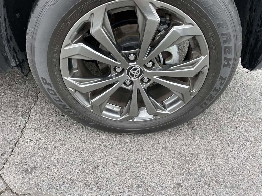 Used 2023 Toyota RAV4 XLE Premium image 27