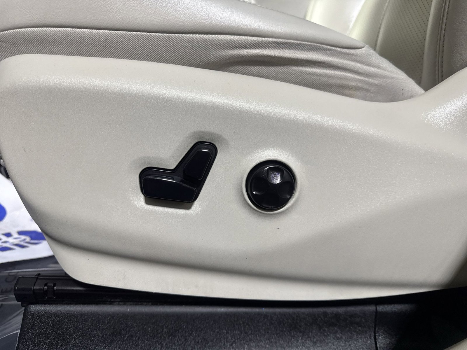 Used 2021 Chrysler Voyager Lxi image 14