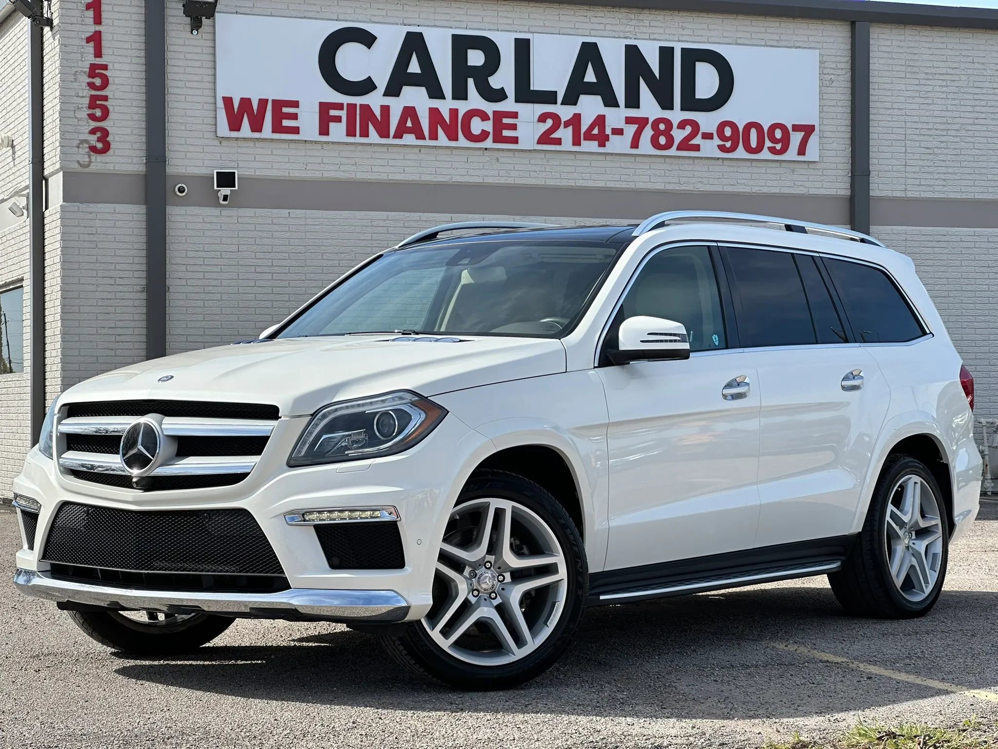 Used 2015 Mercedes-Benz GL 550 4MATIC image 1