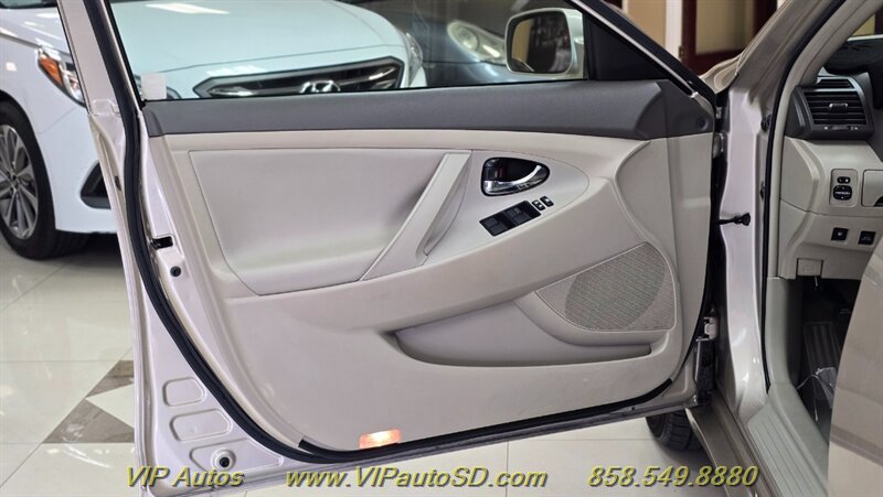 Used 2007 Toyota Camry Hybrid w/ Leather Pkg FWD image 11