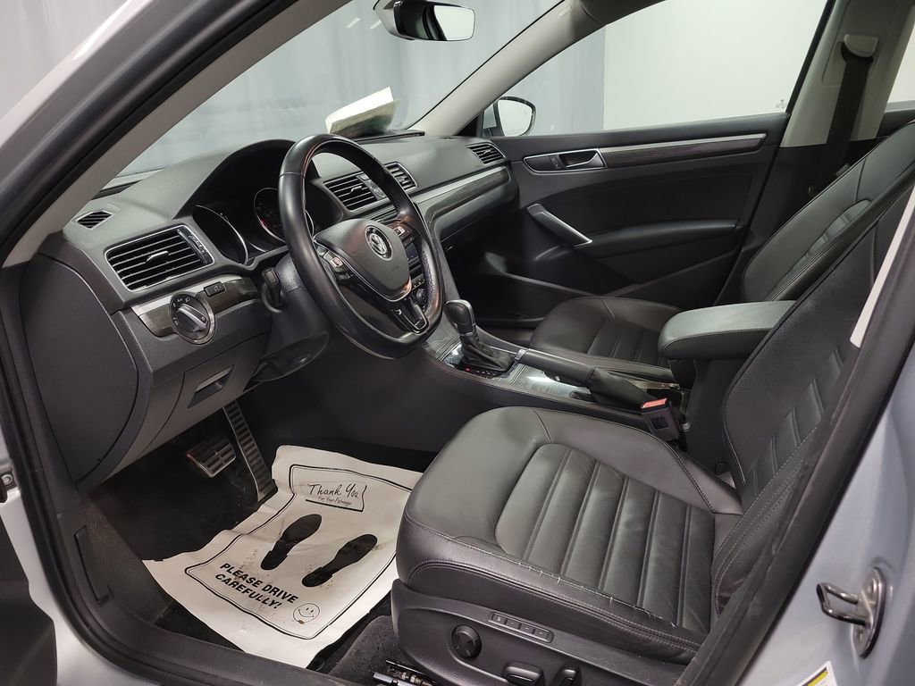 Used 2017 Volkswagen Passat 1.8T SEL Premium image 13