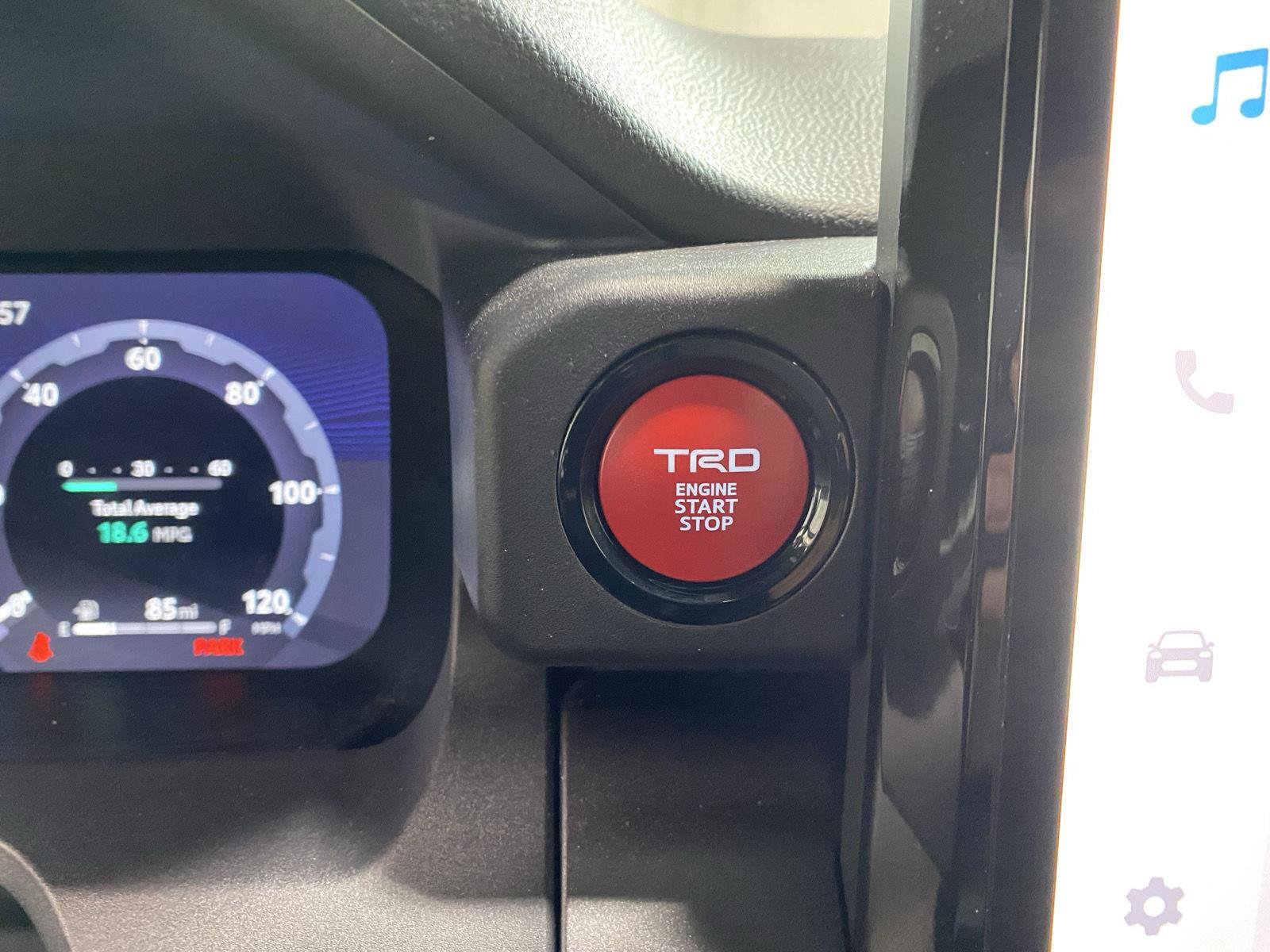 Certified 2025 Toyota 4Runner TRD Off-Road Premium AWD/4WD image 31