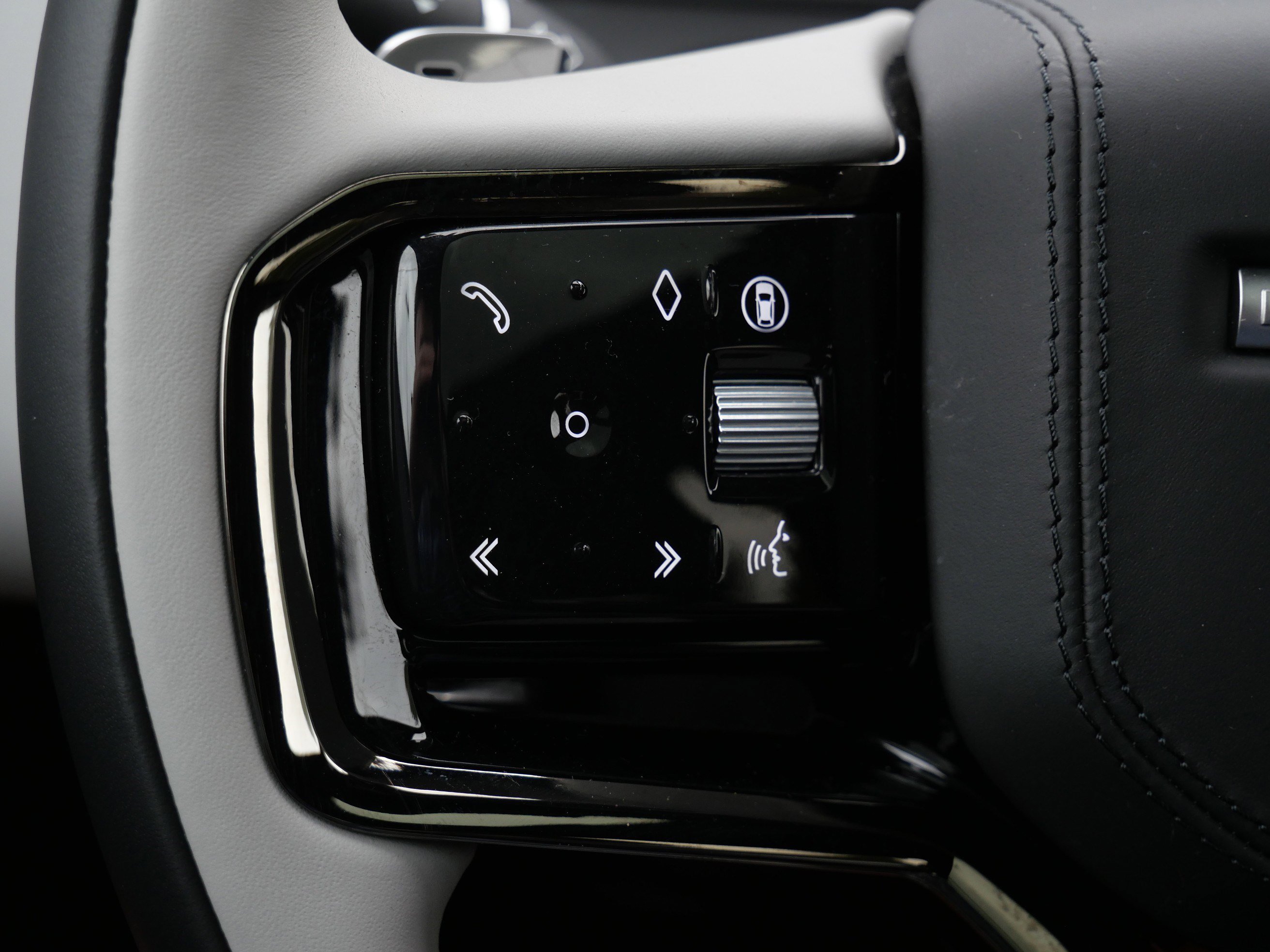 Certified 2026 Land Rover Range Rover Velar S AWD/4WD image 28