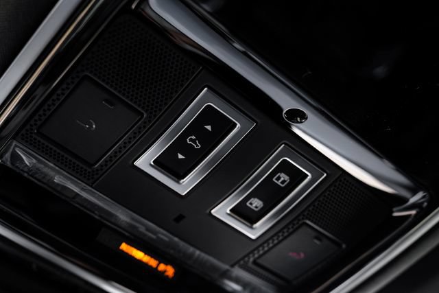 New 2026 Land Rover Range Rover Velar S AWD/4WD image 33