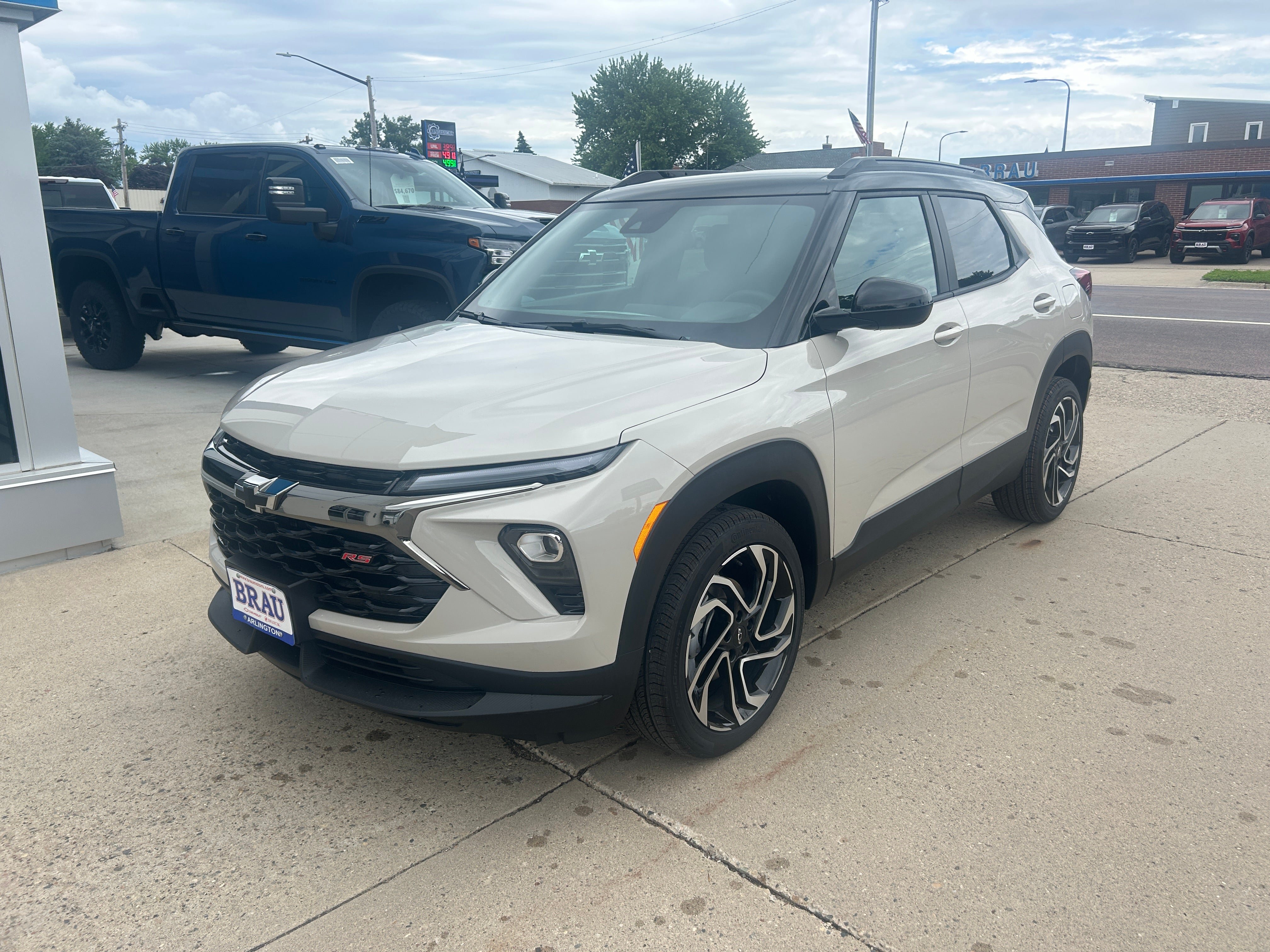 New 2026 Chevrolet TrailBlazer RS w/ Driver Confidence Package AWD/4WD image 2