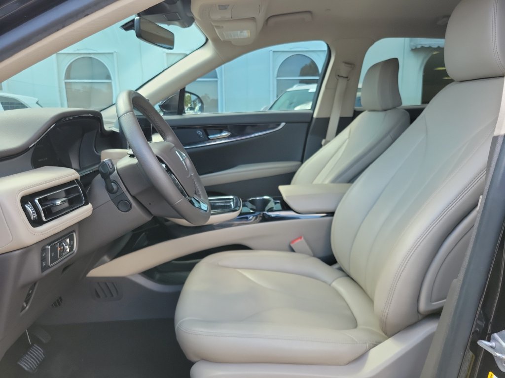 Certified 2022 Lincoln Nautilus FWD w/ Premium Package image 11