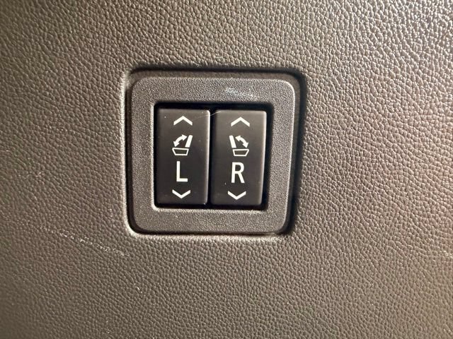 Used 2018 Chevrolet Traverse High Country AWD/4WD image 13