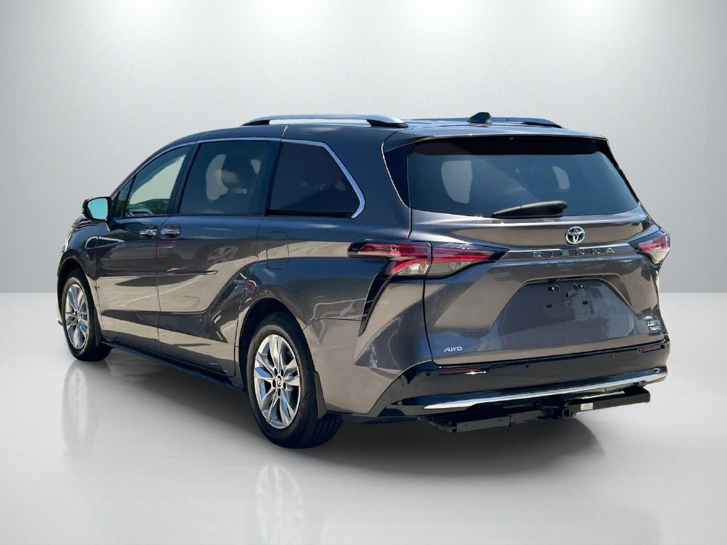 Used 2023 Toyota Sienna Limited AWD/4WD image 7
